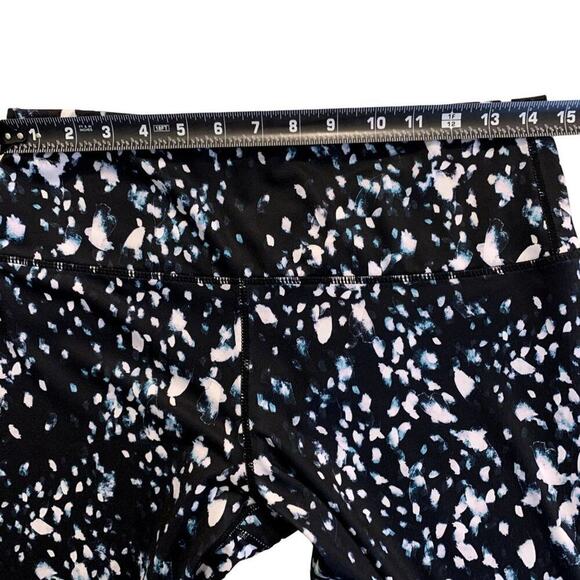 LAYER 8 Splatter Pattern Teal, White &‎ Black Leggings 7/8 length Sz L - Picture 4 of 9